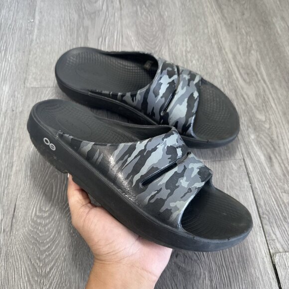 OOFOS OOahh Sport Slide Recovery Sandals Black Gray Camo Women US 9 (Men 7) - Picture 1 of 9